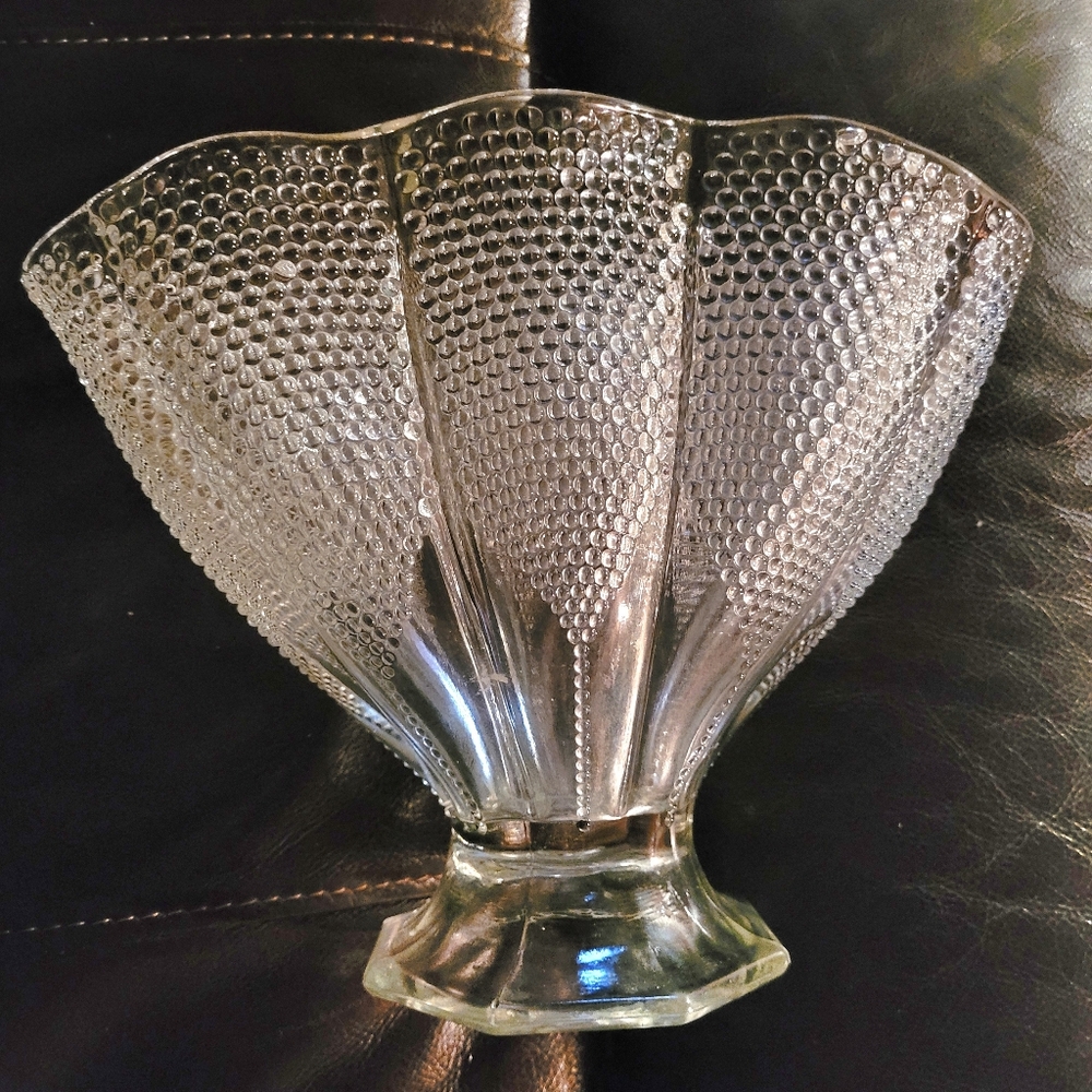 L. E. Smith "Thousand Eyes" Elegant Clear Glass Vase (112)
